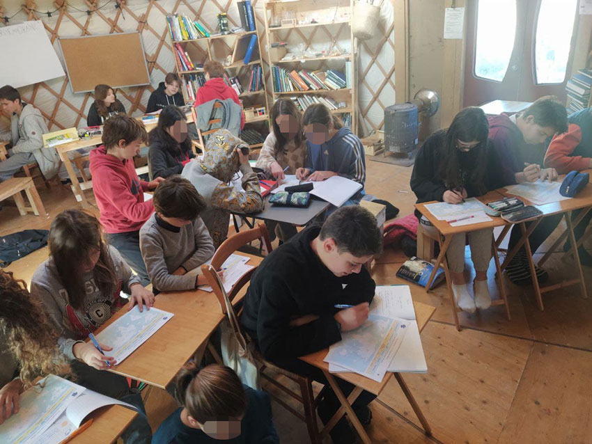 Classe Montessori dans la yourte