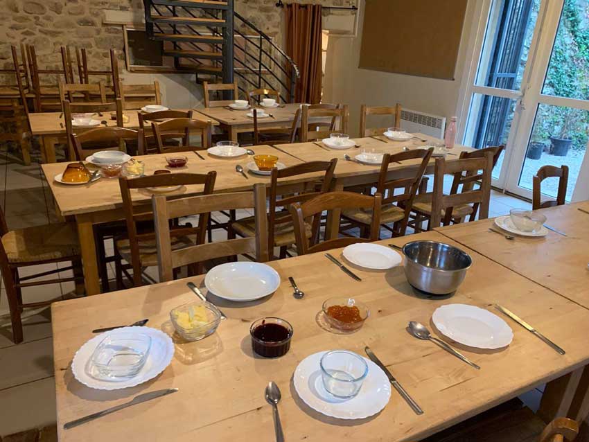 Salle à manger de notre internat au collège Montessori