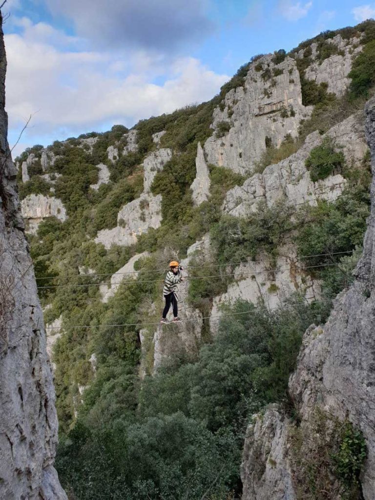 Via ferrata et pédagogie alternative