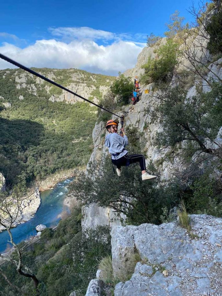 Collégienne de Terre d'envol sur la via ferrata